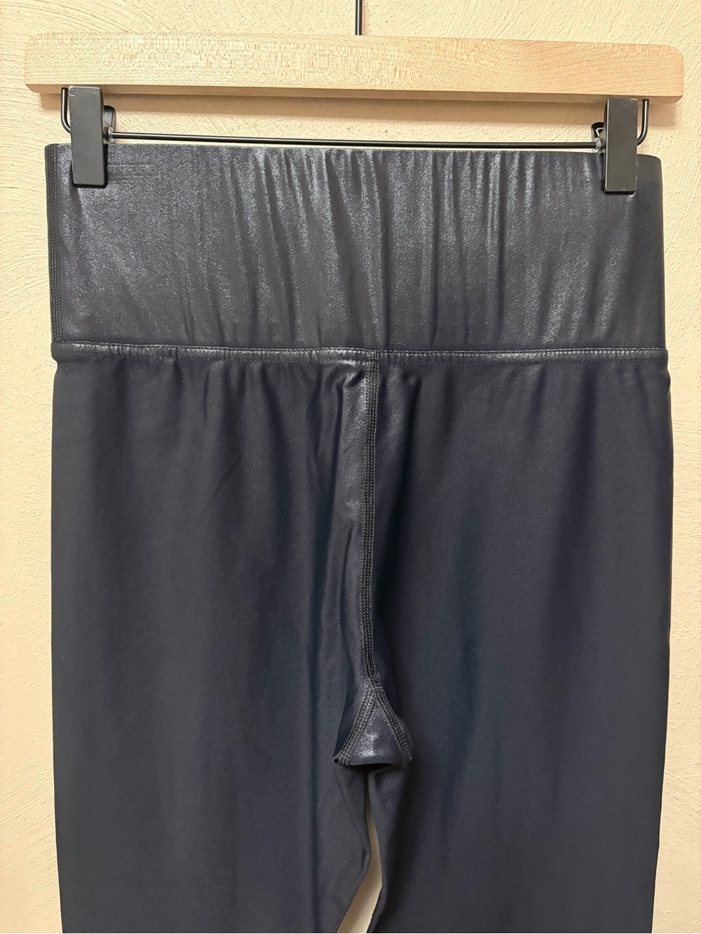 CARBON38 High Rise 7/8 Legging in Takara Shine Black Cropped Size Large - Picture 7 of 9
